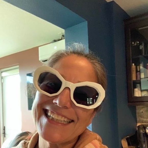 Meet your Posher, Marilyn - Picture 1 of 1